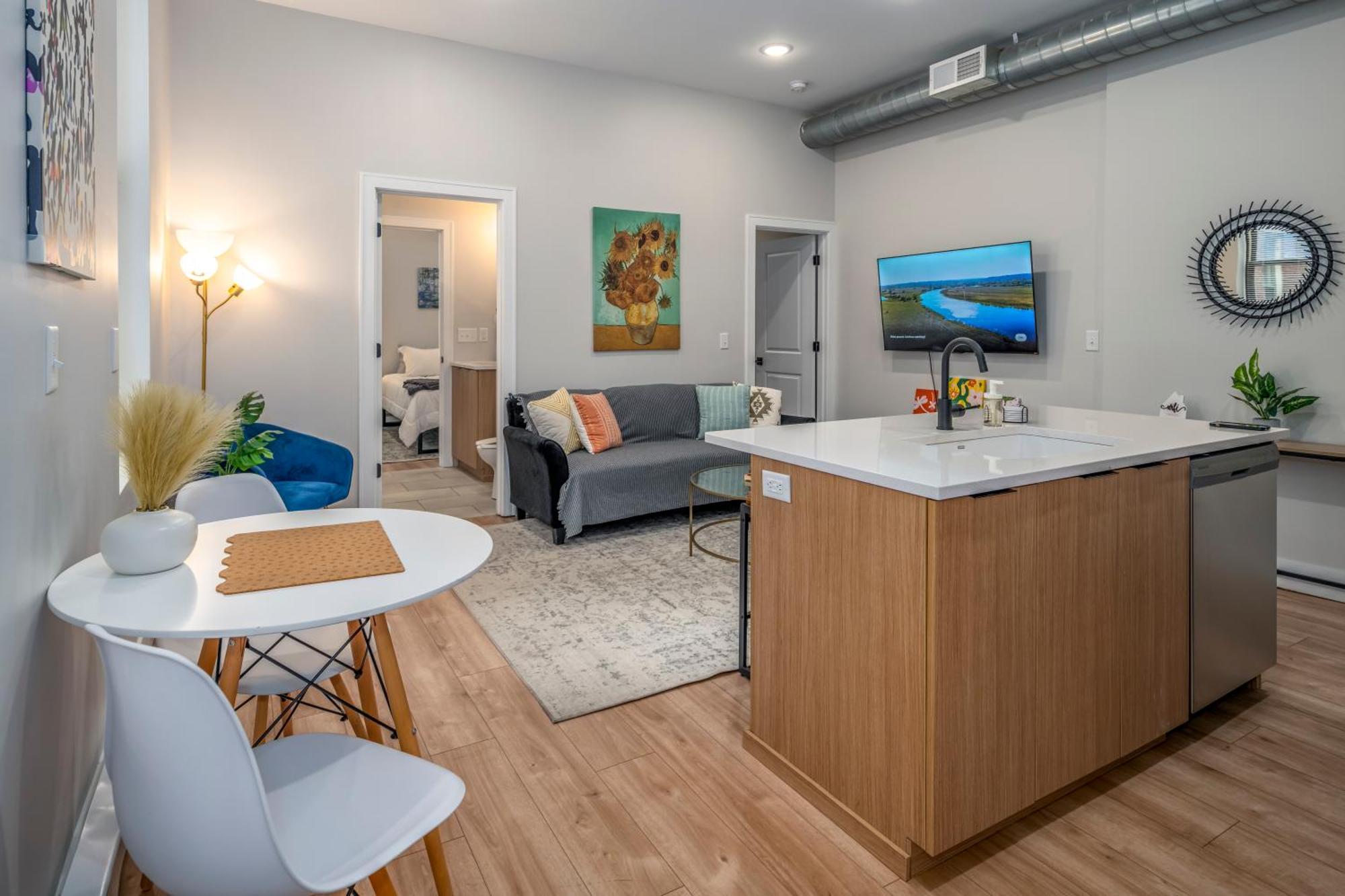 Prime Otr, 3 Lux Queen Beds, Two 55In Tvs, Steps To Tql, Findlay Market, Light Rail, Fast Wifi Cincinnati Extérieur photo