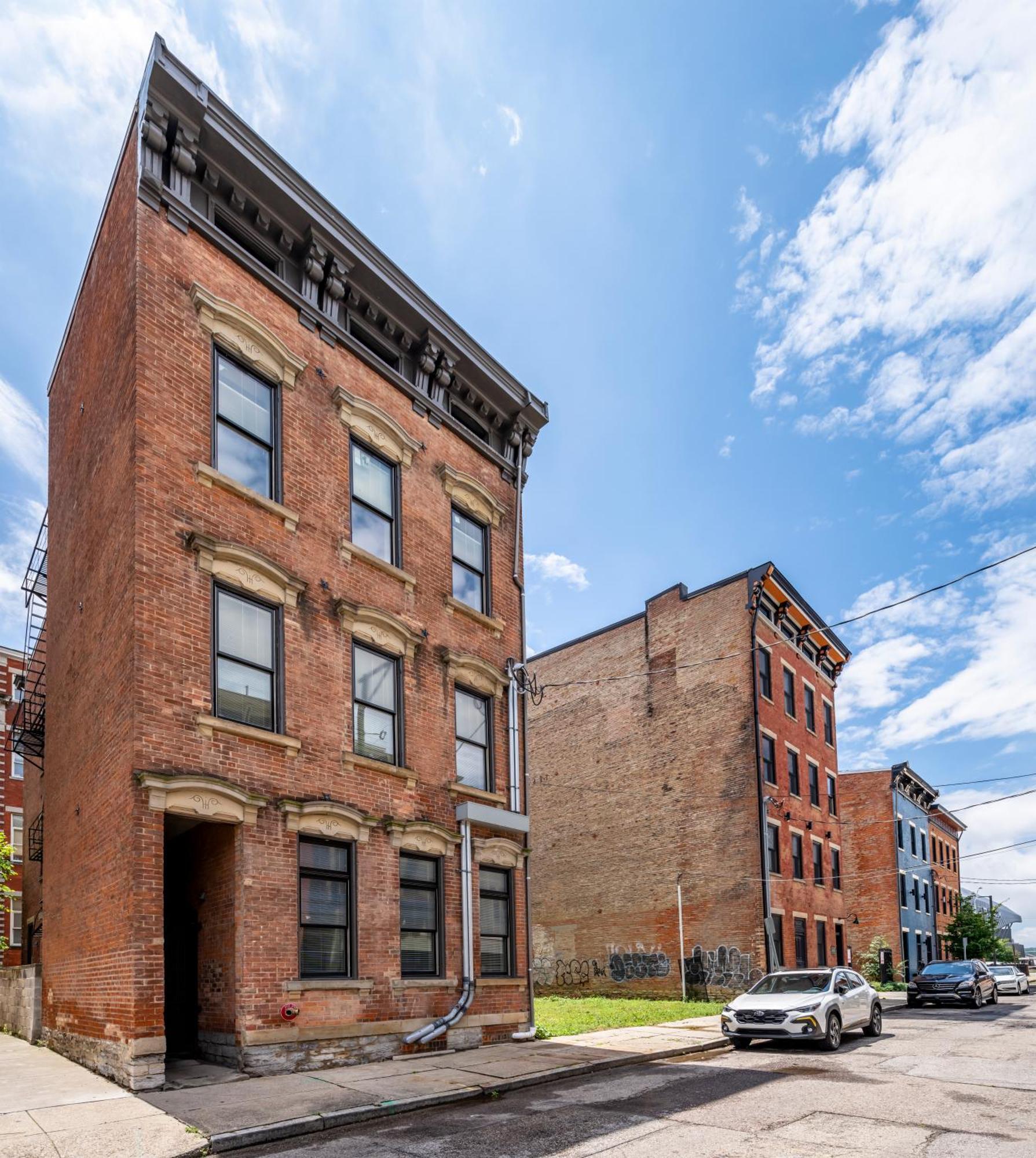 Prime Otr, 3 Lux Queen Beds, Two 55In Tvs, Steps To Tql, Findlay Market, Light Rail, Fast Wifi Cincinnati Extérieur photo